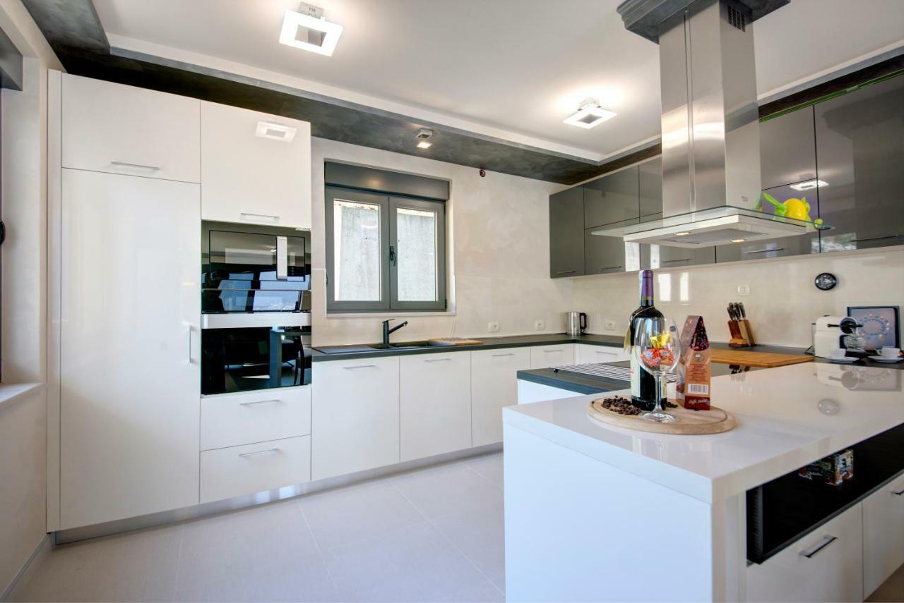 Bajova Kula Luxury Residences Kotor Bagian luar foto